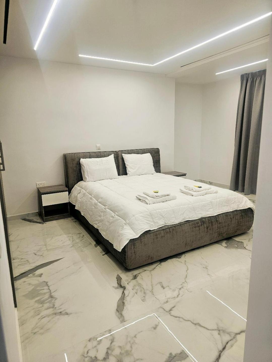 Deluxe Apartment Paphos Exterior photo