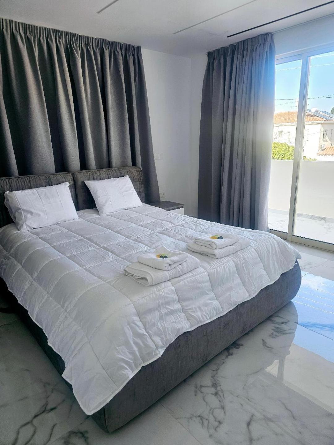 Deluxe Apartment Paphos Exterior photo